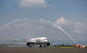 Emirates-flight-EK129-lands-in-Zagreb-to-a-water-cannon-salute.jpg