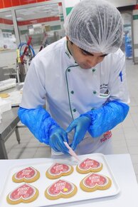 On-the-inaugural-flight-to-Zagreb_-Croatia-Emirates-passengers-were-presented-with-a-traditional-licitar-heart-cookie-with-their-meal.jpg