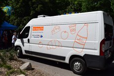 Carrefour Polska przekazał ciężarówkę-chłodnię Bankowi Żywności w Toruniu.JPG