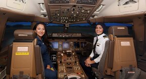 Shaesta-Waiz-and-Bakhita-Al-Muheiri-at-the-state-of-art-simulator-at-Emirates-Aviation-College.jpg