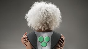 New Old, Aura Powered Suit, back view. Courtesy of Fuseproject and Aura_materiały prasowe Łódź Design