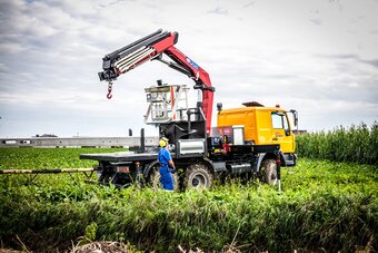 Pionowanie słupów energetycznych Enei w okolicach Czerniejewa (woj. wielkopolskie) 07