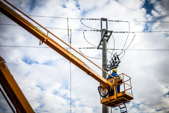 Pionowanie słupów energetycznych Enei w okolicach Czerniejewa (woj. wielkopolskie) 09