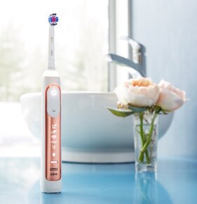 2. Oral-B Genius Rose Gold.jpg