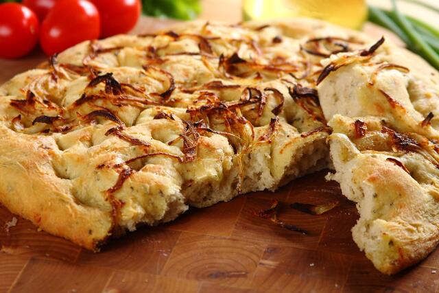 Cebulowa Focaccia.jpg