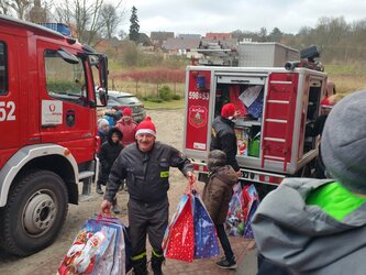 Fundacja Amicis jak Święty Mikołaj