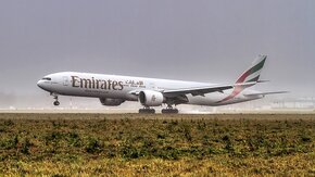 Emirates' B777 pictured at Warsaw airport.jpg