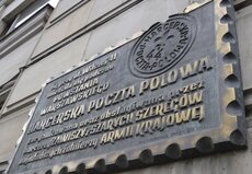 tablica upamiętniająca pocztę polową Powstania Warszawskiego_ ul. Wilcza 41.jpg