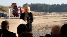 Alicja Barbara Klimiuk - p.o. prezesa Energi na placu budowy Elektrowni.jpg