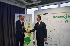 Miliony zlotych wesprą rozwój elektromobilności w Europie Środkowej.JPG