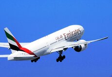 2-Emirates-777-200LR-2.jpg