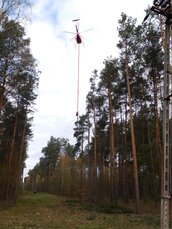 Drony i śmigłowce pomagają energetykom Enei Operator (4).JPG