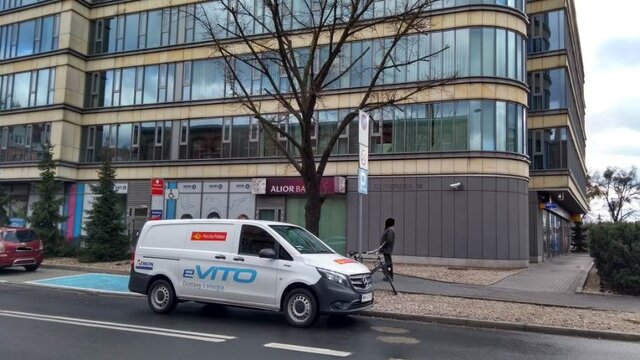 Poznań _ testy pojazdów elektrycznych w Poczcie Polskiej  