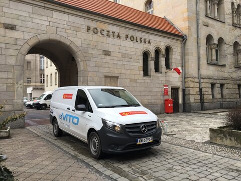 Poznań _ testy pojazdów elektrycznych w Poczcie Polskiej  