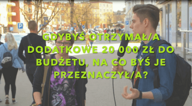 Na zdjęciu: Szymon z kanału Co z tym hajsem?! przeprowadzający sondę uliczną