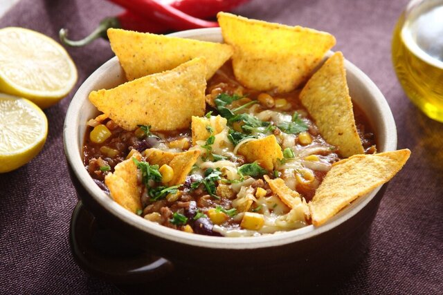 chili con carne z nachosami.jpg