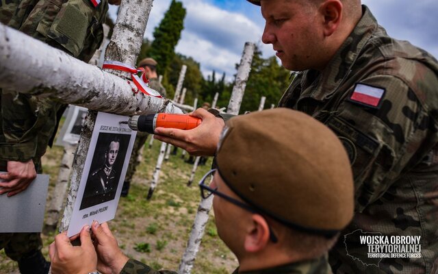 To wyraz naszego hołdu dla pomordowanych bohaterów