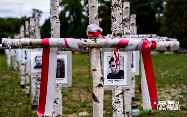 To wyraz naszego hołdu dla pomordowanych bohaterów