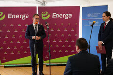 Waldemar Buda, sekretarz stanu w Ministerstwie Inwestycji i Rozwoju, na Farmie Wiatrowej Przykona.jpg
