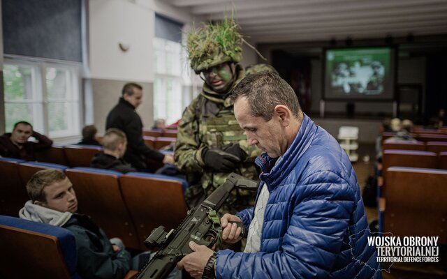 Zapoznanie ochotników z warunkami służby w Skwierzynie