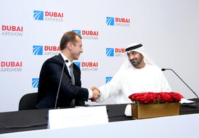 emiratesa350signing-292973.jpg