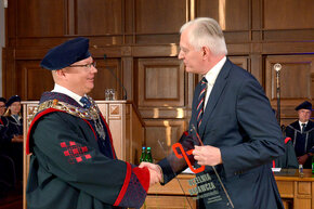 Po inauguracji Centrów Badawczych odbyło się uroczyste posiedzenie Senatu Politechniki Gdańskiej z udziałem Jarosława Gowina, wicepremiera, ministra nauki i szkolnictwa wyższego

Na zdj. prof. Krzysztof Wilde, rektor Politechniki Gdańskiej (z lewej) i wicepremier Jarosław Gowin