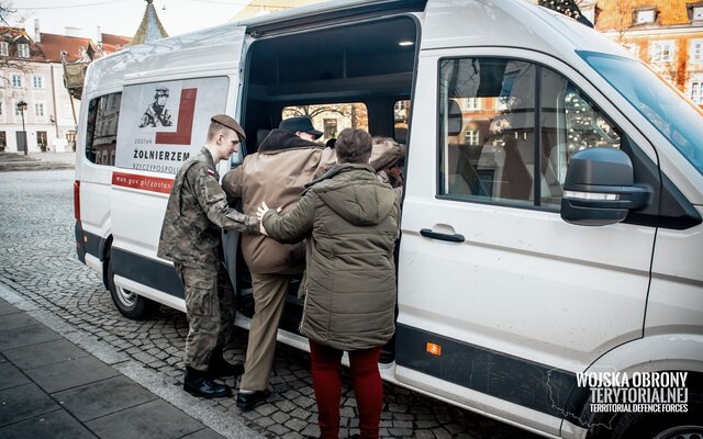 Pomoc Powstańcom Warszawskim