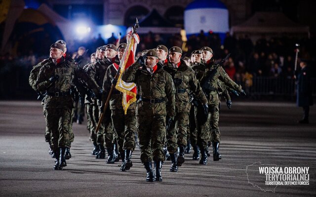 Wręczenie sztandaru 12 Wielkopolskiej Brygadzie OT