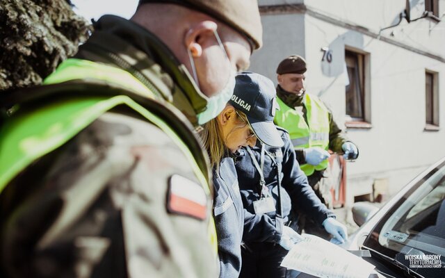 Żołnierze WOT wspierają Policjantów