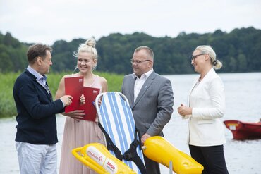 Przekazanie amfibii dla osób z niepełnosprawnościami