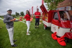 Na graczy czekały na polu golfowym dodatkowe atrakcje - m. in. pyszne drinki, które zapewnił partner strategiczny turnieju - Santander Bank Polska. 