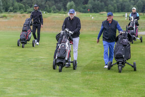 Z dołka nr 1 startowali Marek Michałowski, prezes Polskiego Związku Golfa, Jacek Socha, wiceprezes PZG ds. finansowych, Jarosław Sroka, prezes PGA Polska oraz Katarzyna Terej - prezes Golf Channel Polska