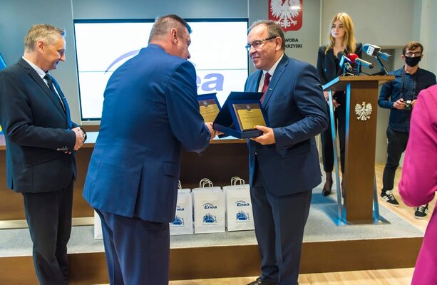 Grupa Enea ufundowała dla kieleckiego laboratorium nowy sprzęt do badań w kierunku koronawirusa (2).