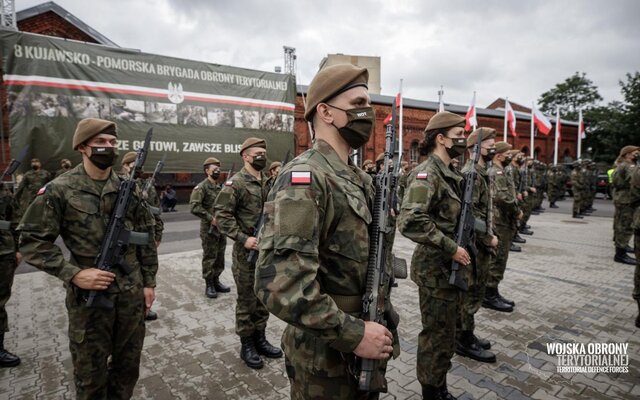 Pierwsza przysięga wojskowa na sztandar 8 Kujawsko - Pomorskiej Brygady OT