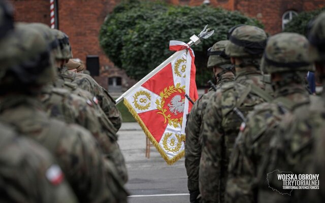 Pierwsza przysięga wojskowa na sztandar 8 Kujawsko - Pomorskiej Brygady OT