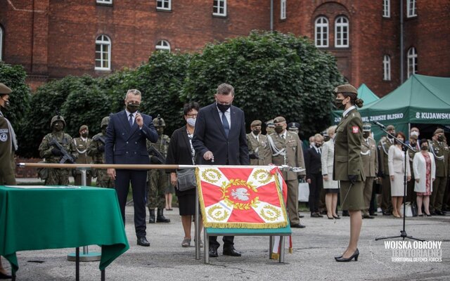 Uroczystość wręczenia sztandaru wojskowego 8 Kujawsko - Pomorskiej Brygadzie OT