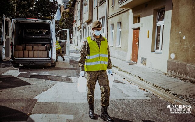 Żołnierze WOT wspierają dyrektorów szkół