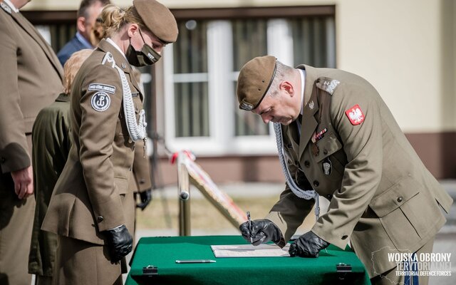 Sztandar wojskowy dla 9 Łódzkiej Brygady OT