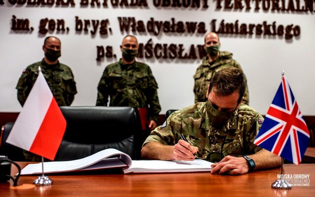 Srebrnego Medalu Wojska Polskiego dla majora Luke'a Dodingtona