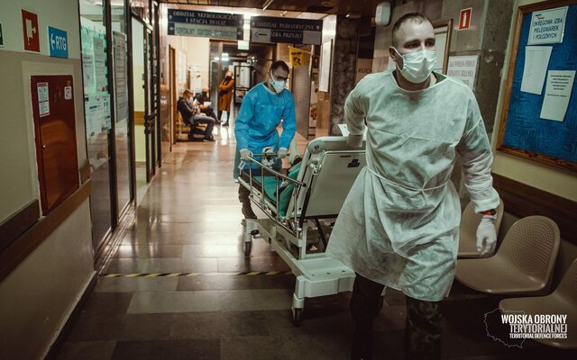 Każdego dnia tysiące żołnierzy Wojska Polskiego wspiera walkę z pandemią