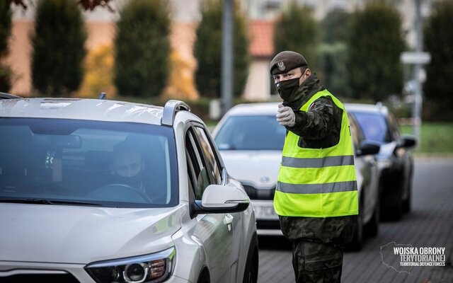 Każdego dnia tysiące żołnierzy Wojska Polskiego wspiera walkę z pandemią