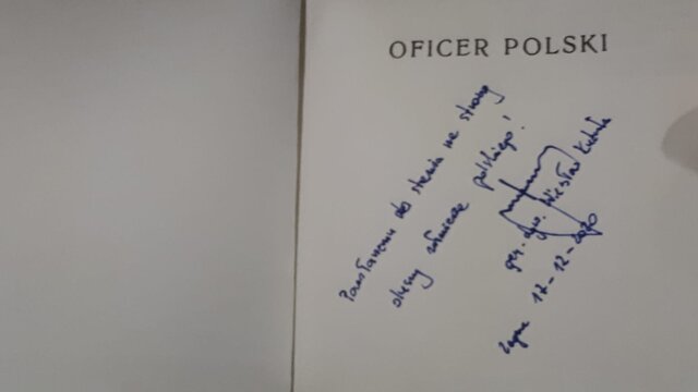Każdy żołnierz otrzymał książkę „Oficer Polski”