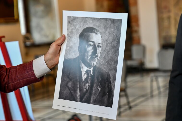 Na zdjęciu portret pierwszego powojennego prezydenta Gdańska, Franciszka Kotus-Jankowskiego. 
