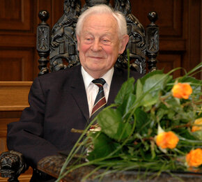 Prof. Jerzy Doerffer podczas promocji III tomu wspomień "Życie i pasje..." (fot. K.Krzempek)