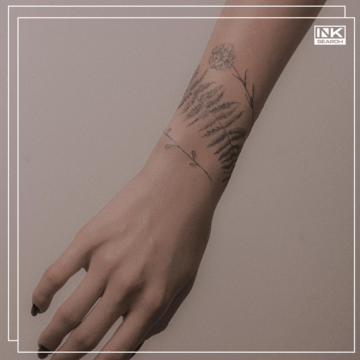 Tatuaż na nadgarstku_Kaktus Ink_INKsearch.co 