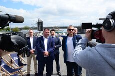 Łódź napędzana energią słoneczną zawitał do Szczecina w ramach projektu badawczego, którego partnerem jest Enea (2).JPG