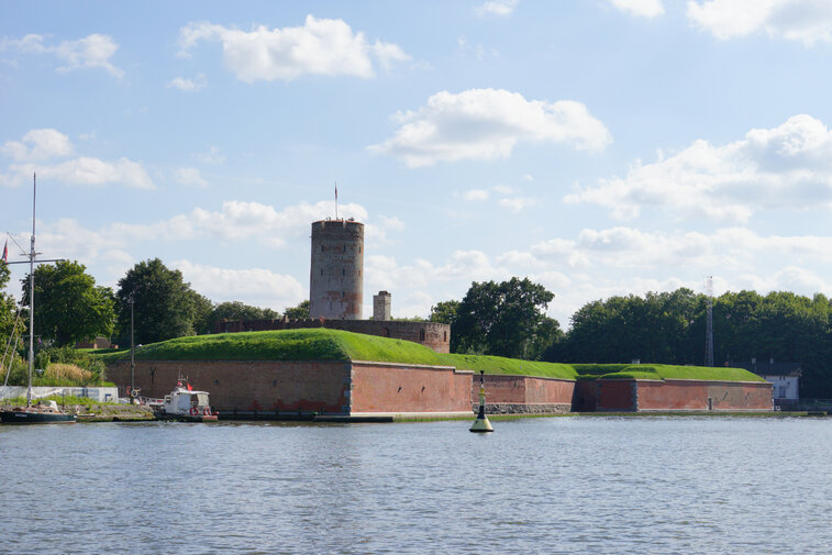 Gdańsk. Twierdza Wisłoujście. Widok od strony Martwej Wisły.  