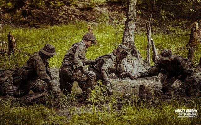 Zachodniopomorscy terytorialsi podczas szkolenia SERE-B