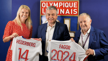 Od lewej: Ada Hegerberg, piłkarka klubu Olympique Lyon, jedna z najbardziej utytułowanych piłkarek świata, Christophe Belmont, dyrektor generalny francuskiej spółki Sideme S.A. (Grupa Amica), odpowiedzialnej za markę Fagor Electrodomestico na rynku francuskim, i Jean-Michel Aulas, prezes klubu Olympique Lyon.
Autor zdjęć: Pascaline Gérard