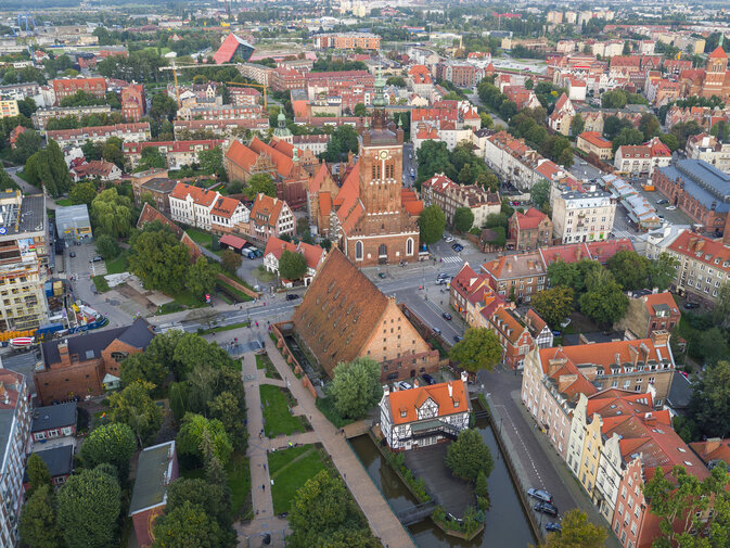 Gdańsk  Panorama Starego Miasta  W centrum Wielki Młyn, siedziba nowego Muzeum Bursztynu, fot  D  Ku